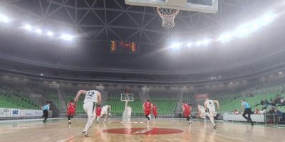 Pohárový zápas BK REDSTONE proti Ilirii s Mikulášem