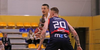 Basketbalisté cestují na půdu lídra