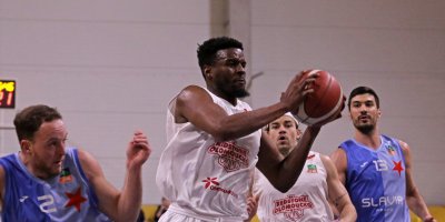 Basketbalisty před pauzou čeká Slavia