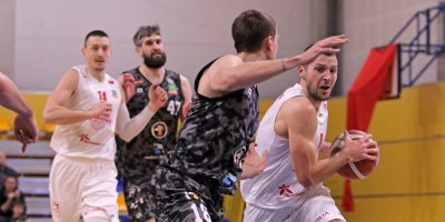 Domácí loučení basketbalistů s pitím zdarma